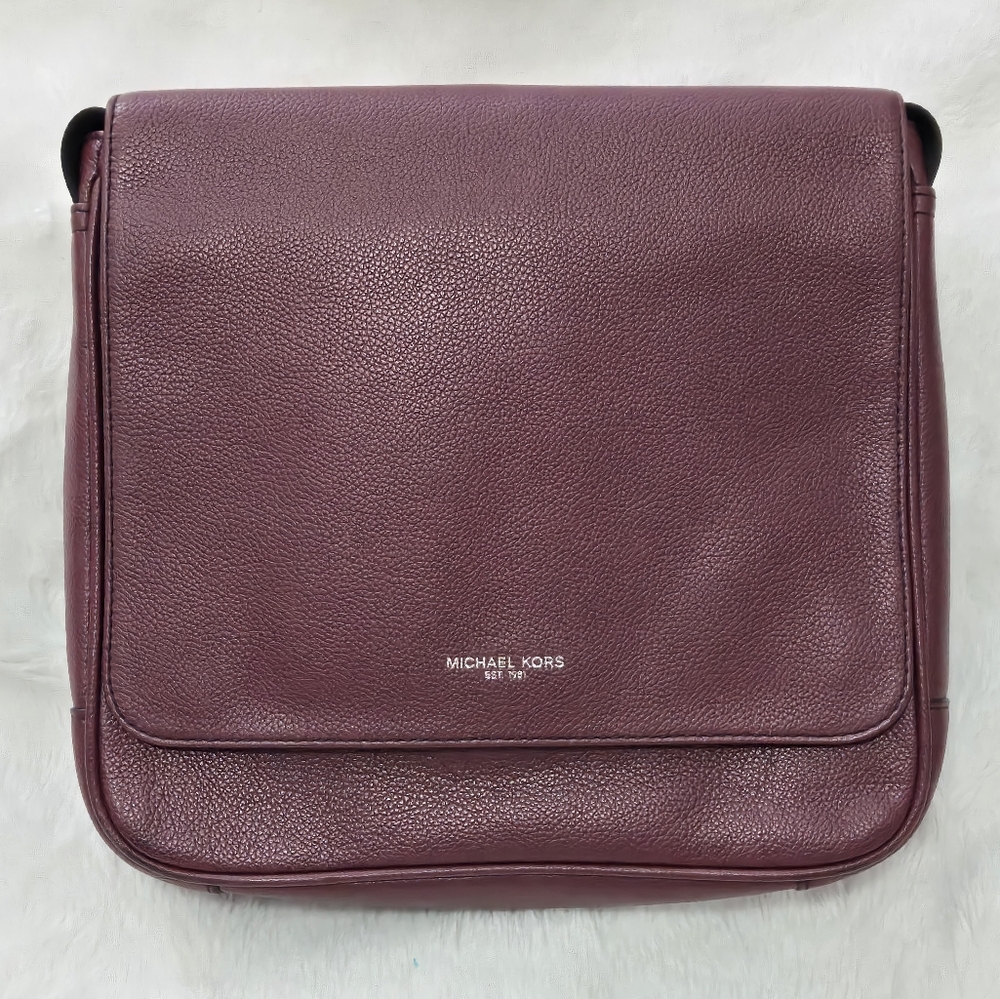 Michael Kors Warren Messenger Bag